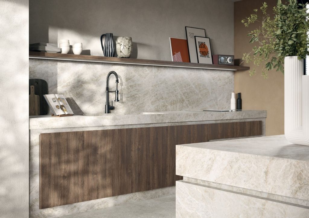 Contemporary kitchen designed in 3D with ArredoCAD, featuring light Florim porcelain stoneware surfaces, wooden cabinetry, and textured material finishes.